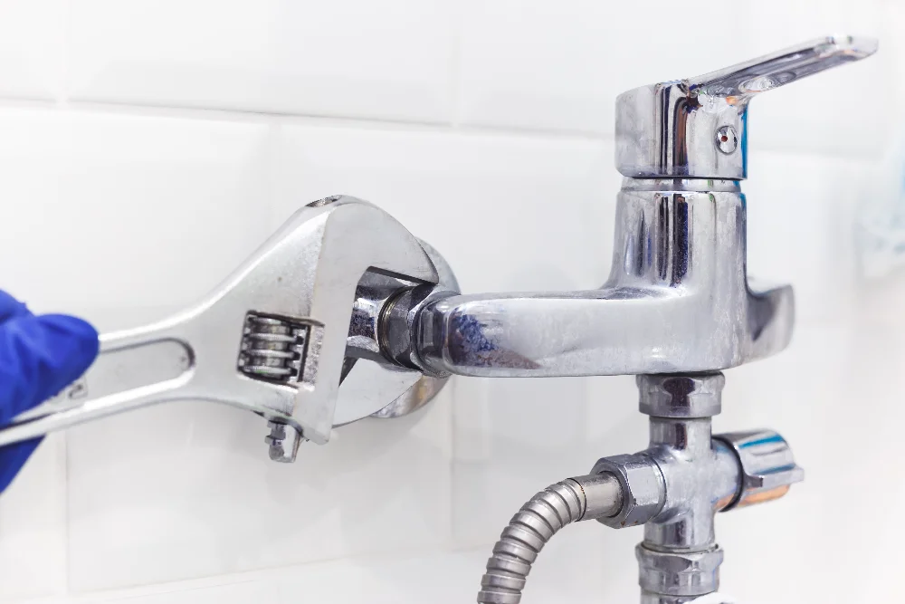 Fixing pressure of water by faucet fixing